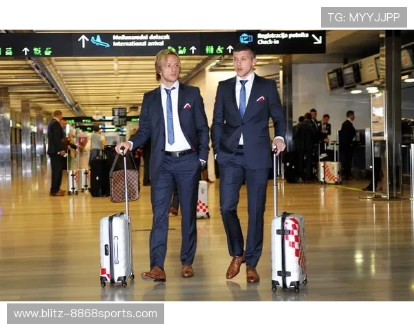 足球球星长裤搭配解析彰显运动潮流与个性时尚魅力